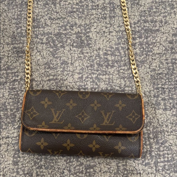 REAL Louis Vuitton Purse - Picture 3 of 8